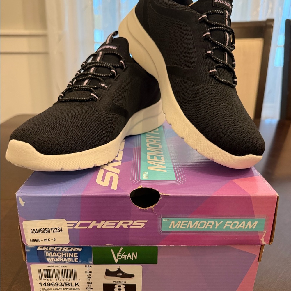 New - Skechers Women’s Dynamight 2.0 Soft Expressions